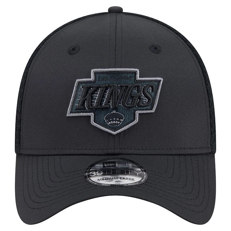 Men's New Era Black Los Angeles Kings Blackout 39THIRTY Flex Fit Hat