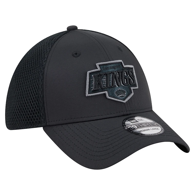 Casquette New Era noire Los Angeles Kings Blackout 39THIRTY Flex Fit pour homme