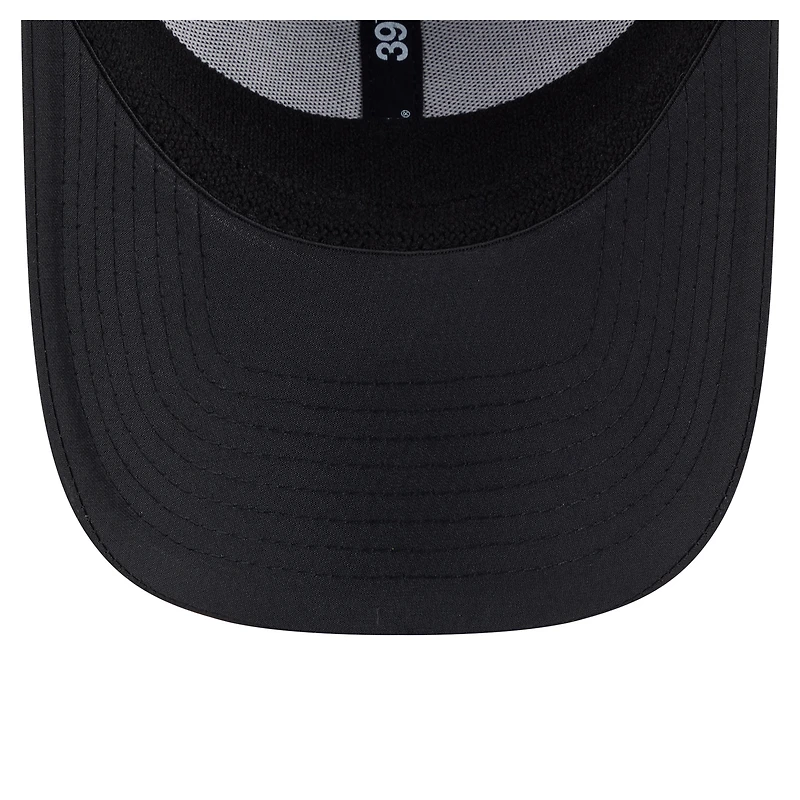 Men's New Era Black Los Angeles Kings Blackout 39THIRTY Flex Fit Hat