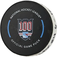 Rondelle de but utilisée par Trevor Moore lors du match des Kings de Los Angeles contre les Rangers de New York le 16 mars 2026