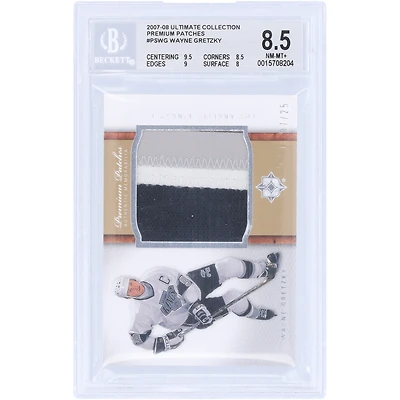 Wayne Gretzky, Los Angeles Kings, saison 2007-2008, Upper Deck Ultimate Collection, carte jumbo tricolore avec relique de match, n° PS-WG n° 7/25, authentifiée BGS 8.5 (sous-notes : 9.5, 8.5, 9, 8).