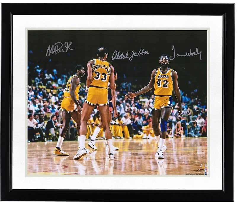 Photo 16" x 20" signée par plusieurs joueurs des Los Angeles Lakers : James Worthy, Kareem Abdul-Jabbar et Magic Johnson