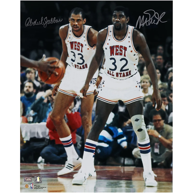 Photo du match des étoiles des Los Angeles Lakers, signée par Kareem Abdul-Jabbar et Magic Johnson (40 x 50 cm).