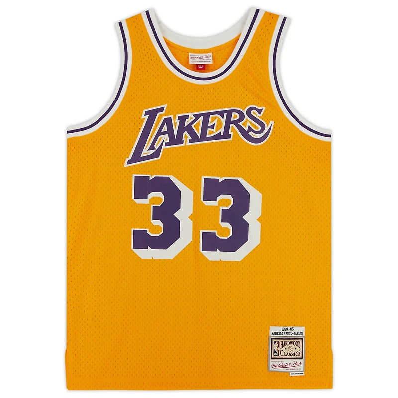Maillot Swingman 1984-85 dédicacé par Kareem Abdul-Jabbar des Los Angeles Lakers avec l'inscription "HOF 95"