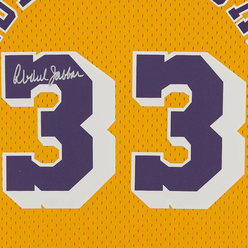 Maillot Swingman dédicacé par Kareem Abdul-Jabbar des Los Angeles Lakers Mitchell & Ness Gold 1984-85