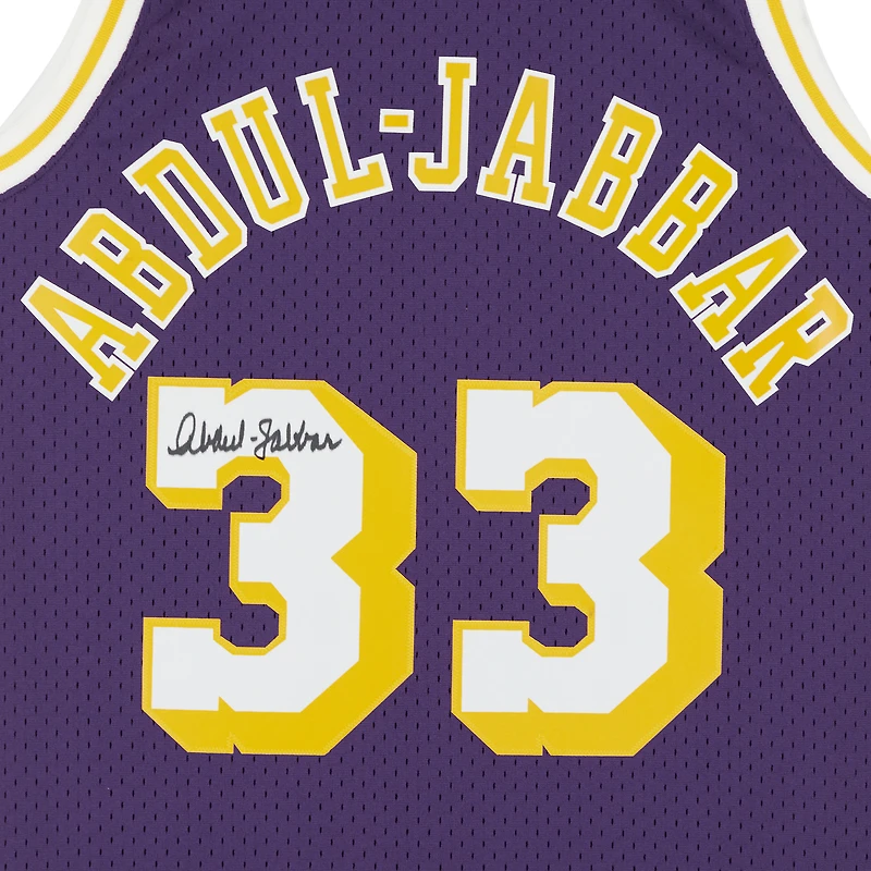 Maillot Swingman violet autographié par Kareem Abdul-Jabbar des Los Angeles Lakers Mitchell & Ness 1983-84