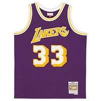 Maillot réplique Mitchell & Ness Hardwood Classics violet autographié par Kareem Abdul-Jabbar des Los Angeles Lakers 1983-84 avec inscription « HOF 95 »