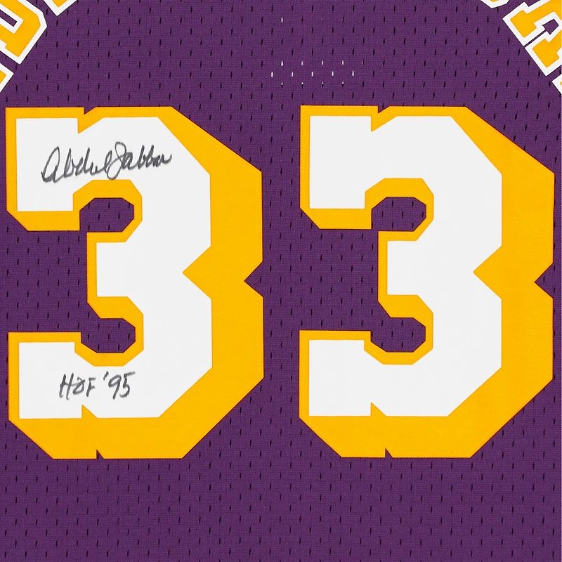 Maillot réplique Mitchell & Ness Hardwood Classics violet autographié par Kareem Abdul-Jabbar des Los Angeles Lakers 1983-84 avec inscription « HOF 95 »