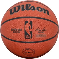 Ballon de basket-ball Wilson Authentic Series autographié par Magic Johnson, Kareem Abdul-Jabbar et James Worthy des Los Angeles Lakers, avec inscriptions du Hall of Fame.