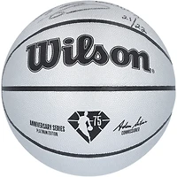 Ballon de basket-ball en platine dédicacé par Magic Johnson, Kareem Abdul-Jabbar, Shaquille O'Neal et James Worthy des Los Angeles Lakers pour le 75e anniversaire du logo Wilson - Édition limitée à 22 exemplaires