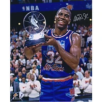 Photographie autographiée de 16" x 20" de Magic Johnson des Los Angeles Lakers tenant le trophée MVP du match des étoiles