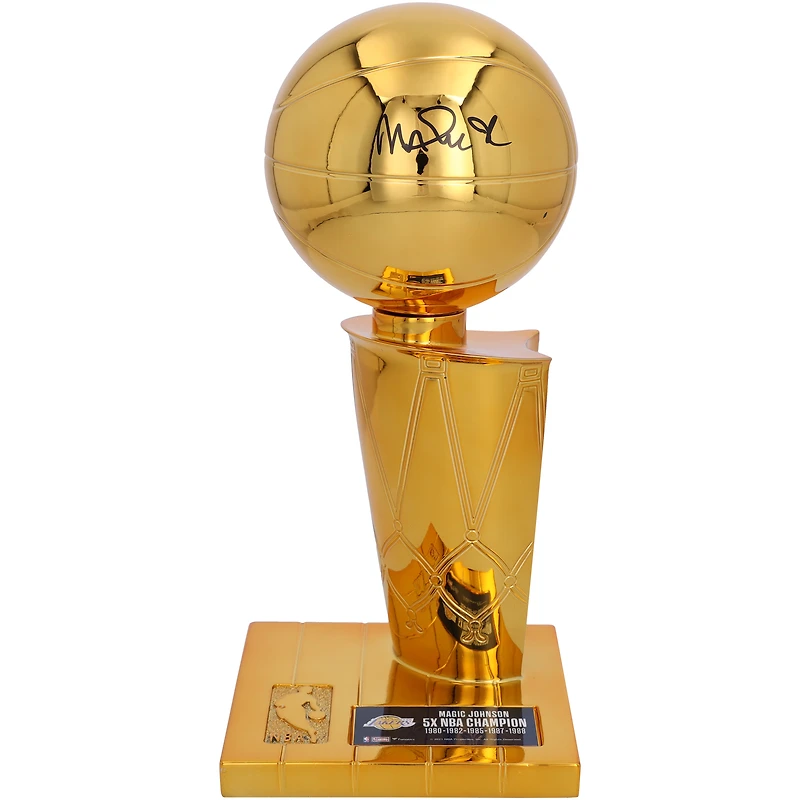 Réplique du trophée NBA Larry O'Brien autographié par Magic Johnson des Los Angeles Lakers