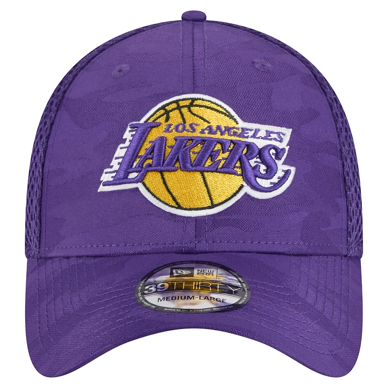 Casquette New Era violette Los Angeles Lakers Subtle Camo 39THIRTY Flex pour homme
