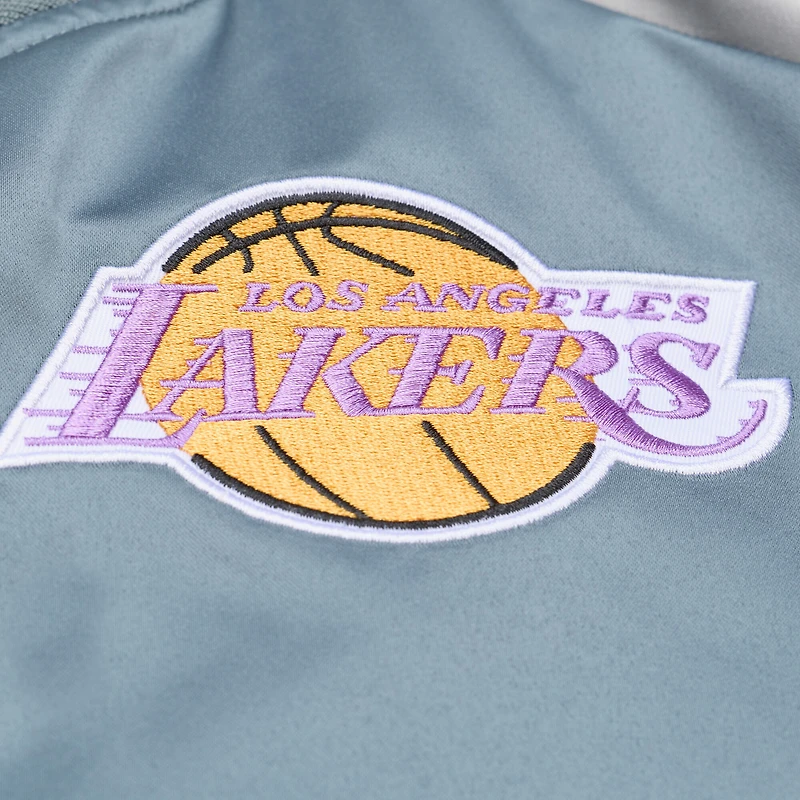 Veste Mitchell & Ness Thunderstorm légère en satin bleu/argent pour homme, Los Angeles Lakers, fermeture à boutons-pression.