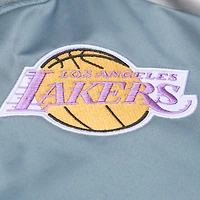 Veste Mitchell & Ness Thunderstorm légère en satin bleu/argent pour homme, Los Angeles Lakers, fermeture à boutons-pression.