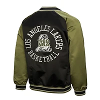 Veste Mitchell & Ness pour homme, olive/noir, Los Angeles Lakers, pochette en satin raglan à boutons-pression.
