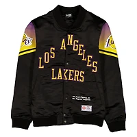 Veste en satin noir New Era Los Angeles Lakers édition City 2025/26 pour homme, fermeture à boutons-pression.
