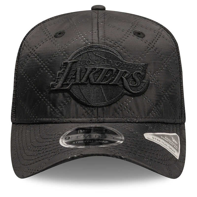 Casquette ajustable New Era 9SEVENTY Trucker en nylon matelassé noir pour homme des Los Angeles Lakers