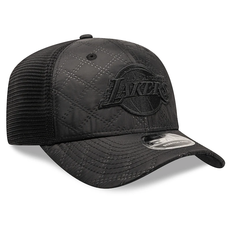 Casquette ajustable New Era 9SEVENTY Trucker en nylon matelassé noir pour homme des Los Angeles Lakers