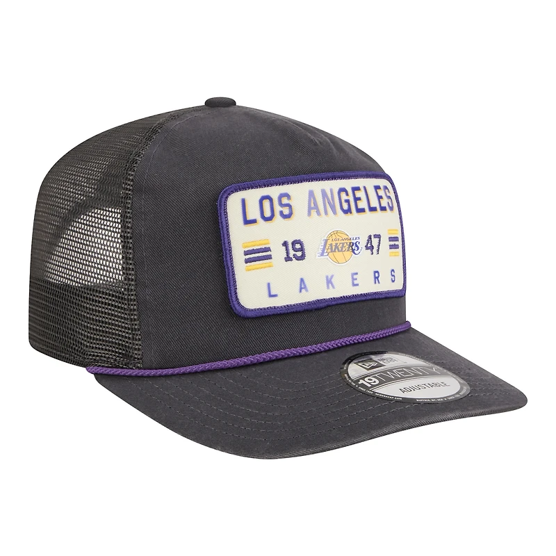 Casquette trucker ajustable New Era 19TWENTY pour homme, couleur anthracite, avec écusson délavé des Los Angeles Lakers.