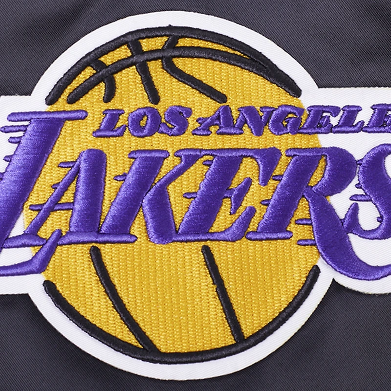 Veste universitaire en satin à bouton-pression complète Pro Standard pour hommes, noire, Los Angeles Lakers Script Tail