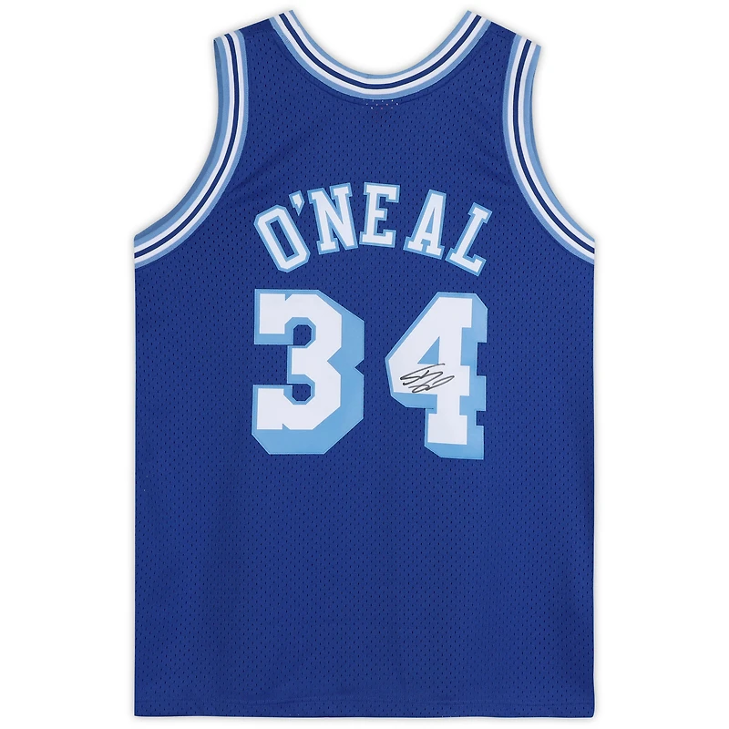 Maillot Swingman Mitchell & Ness bleu royal autographié par Shaquille O'Neal des Los Angeles Lakers 1996-97