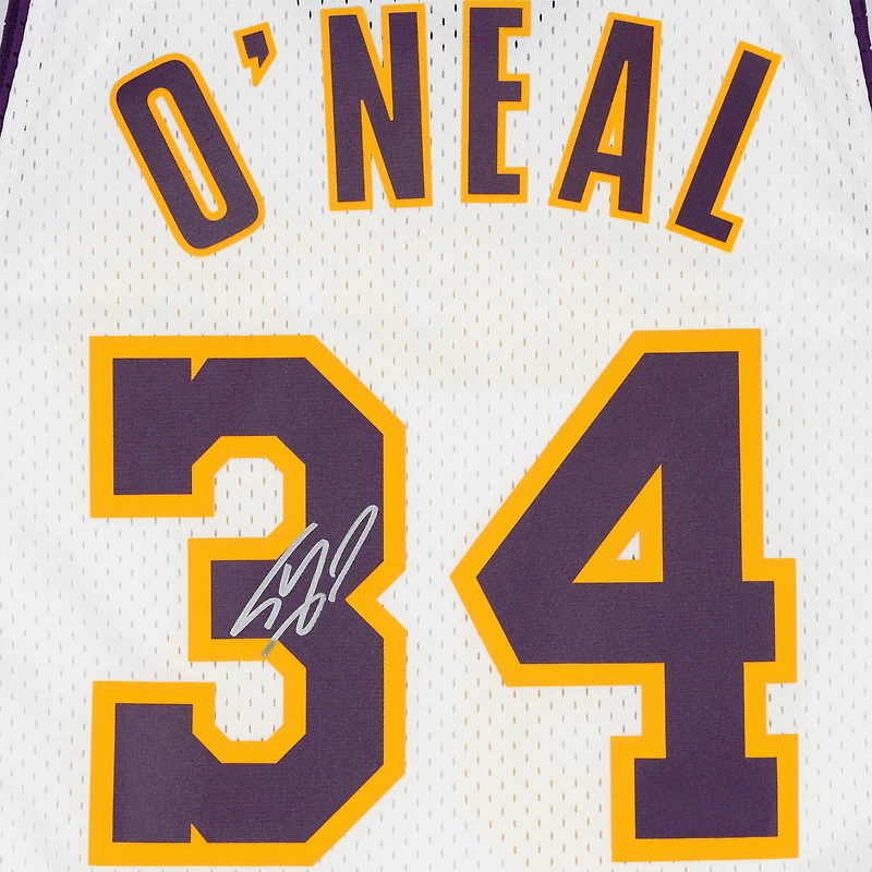 Maillot Swingman Mitchell & Ness blanc autographié par Shaquille O'Neal des Los Angeles Lakers 2002-03
