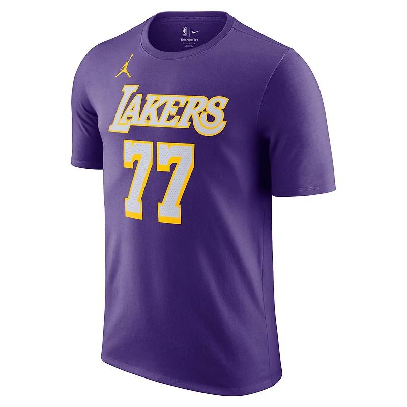 T-shirt unisexe Jordan Brand Luka Dončić violet avec nom et numéro des Los Angeles Lakers - Édition Statement