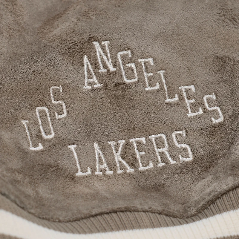 Veste universitaire Mitchell & Ness beige Los Angeles Lakers pour femme, à boutons-pression.