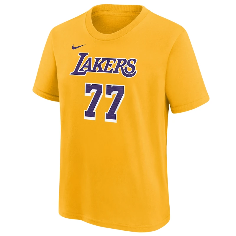 T-shirt Nike doré avec nom et numéro de joueur Luka Dončić des Los Angeles Lakers pour jeune