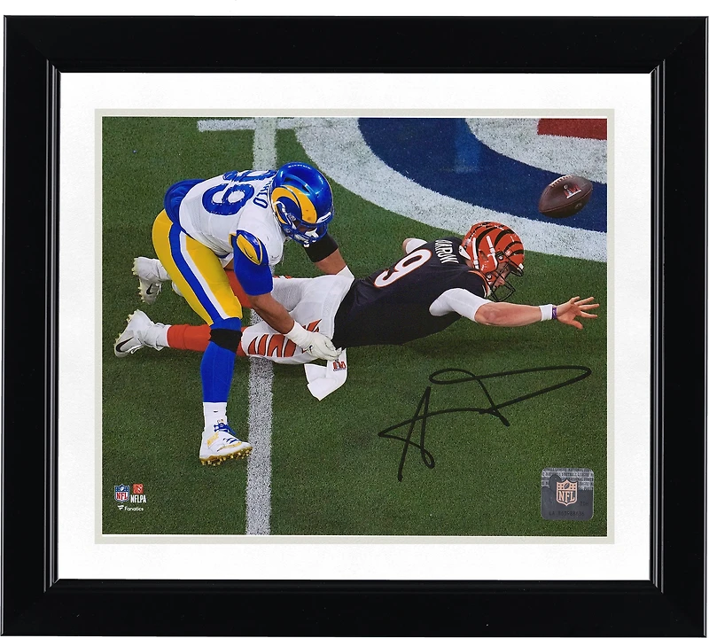 Photo dédicacée par Aaron Donald, joueur des Rams de Los Angeles, lors de son sack au Super Bowl LVI (8 x 10 pouces), vainqueur du Super Bowl LVI.