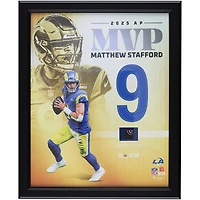 Collage encadré 40,6 x 50,8 cm (16 x 20 pouces) de Matthew Stafford, joueur le plus utile de la NFL en 2025, avec un morceau de ballon utilisé en match - Édition limitée à 150 exemplaires