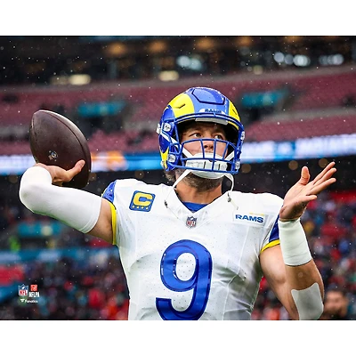 V106832 LosRam Matthew Stafford Los Angeles Rams non signé s'échauffant à Londres PHOTO de match 9 UNS NFL 45950 - MULTI COLPHO 001