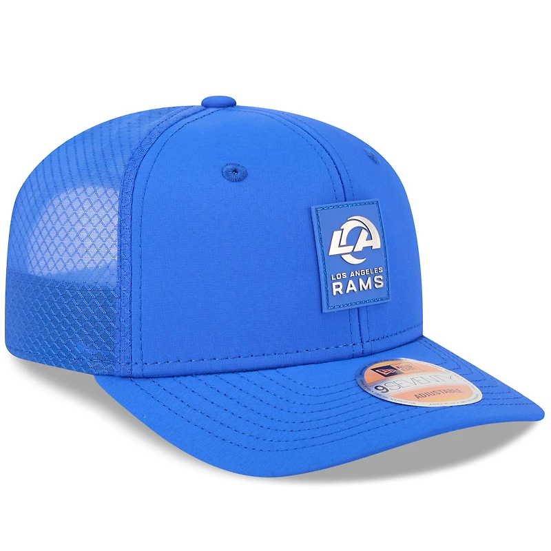 Casquette ajustable New Era Royal Los Angeles Rams 2025 Sideline 9SEVENTY Trucker pour homme