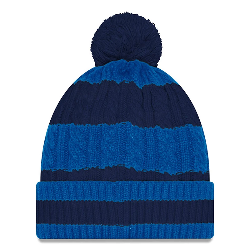 Bonnet en tricot tressé à revers avec pompon, collection 2025 Rivalries des Los Angeles Rams, bleu nuit New Era pour femme