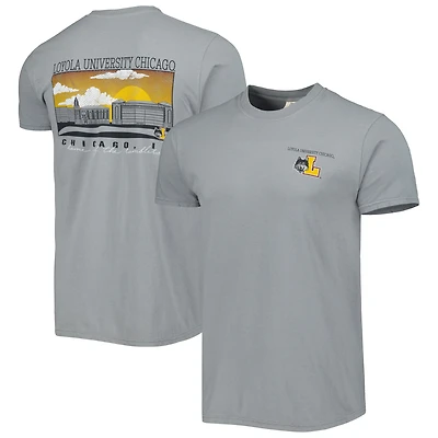 T-shirt gris pour homme Loyola Chicago Ramblers Campus Scenery Comfort Color