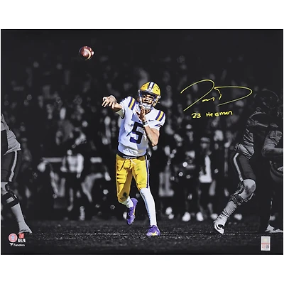 Photo dédicacée de Jayden Daniels (LSU Tigers) en plein lancer, 40 x 50 cm, avec inscription « 23 Heisman ».