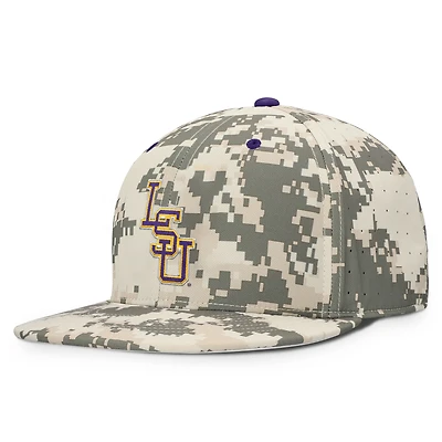 Casquette ajustée Nike Digital Camo LSU Tigers 2025 Dugout True Performance pour homme