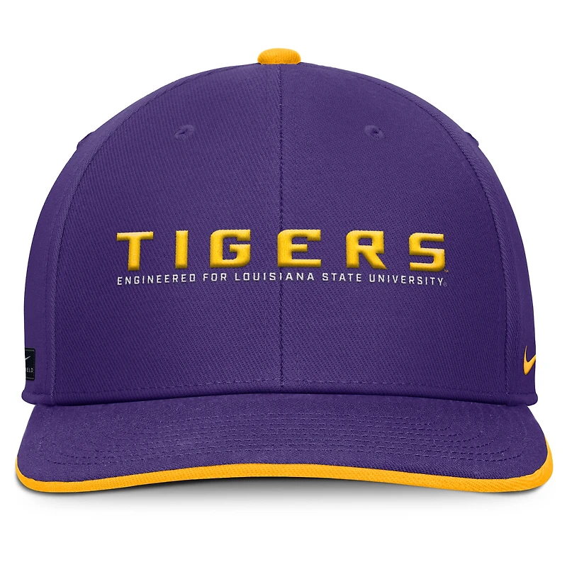 Casquette ajustable Nike violette LSU Tigers 2025 On-Field Pro Performance pour homme