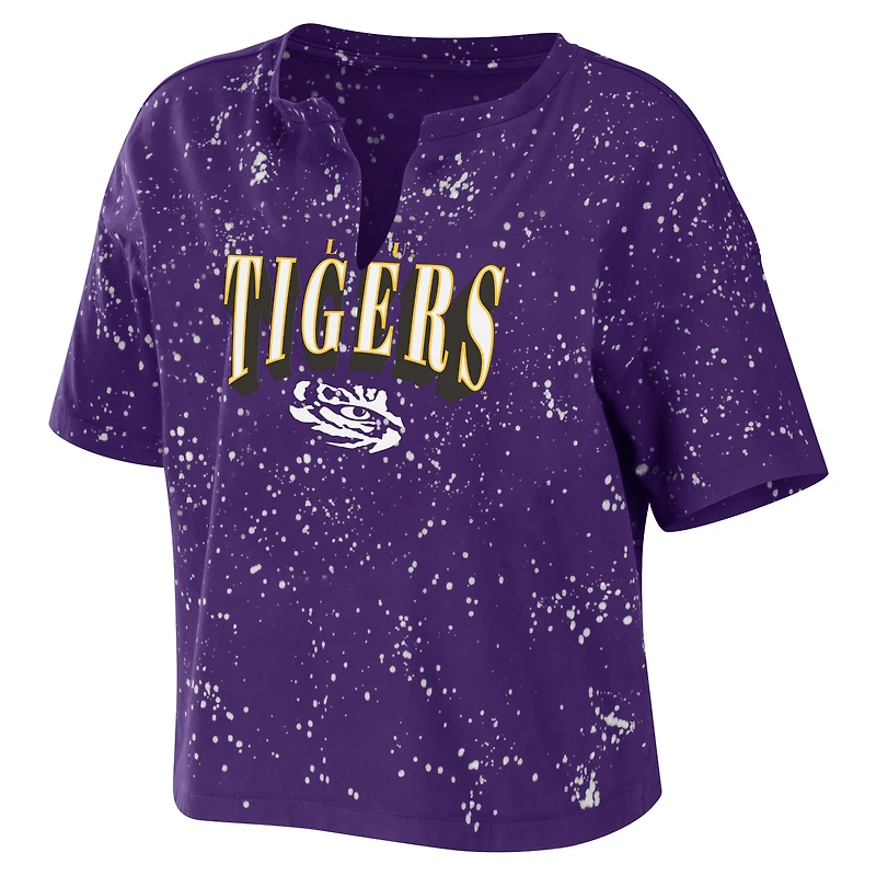WEAR by Erin Andrews - T-shirt court violet à encolure crantée LSU Tigers avec lavage l'eau de javel