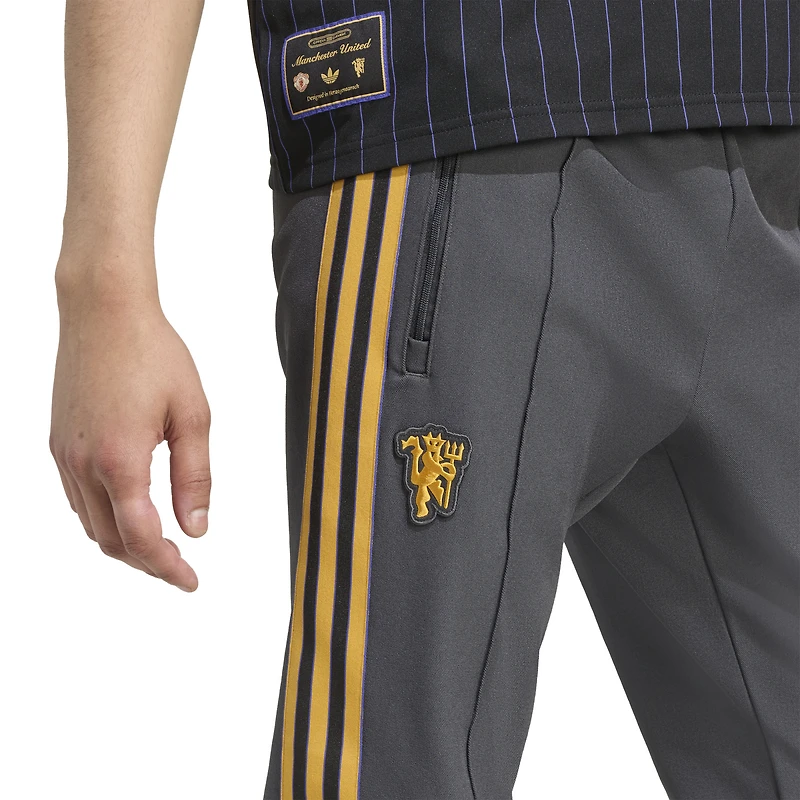 Men's adidas Charcoal Manchester United Lifestyler Track Pants