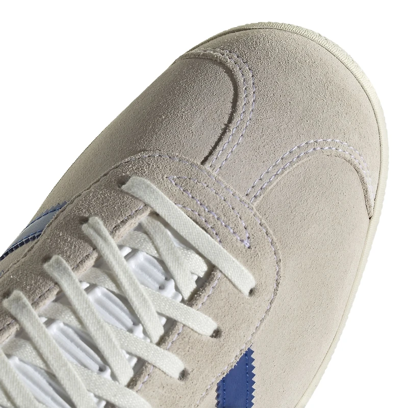 Men's adidas Originals White Manchester United x George Best Lifestyler Gazelle Shoes