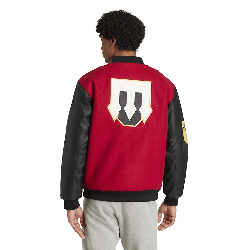 Veste unisexe adidas rouge Manchester United Varsity Pack à boutons-pression