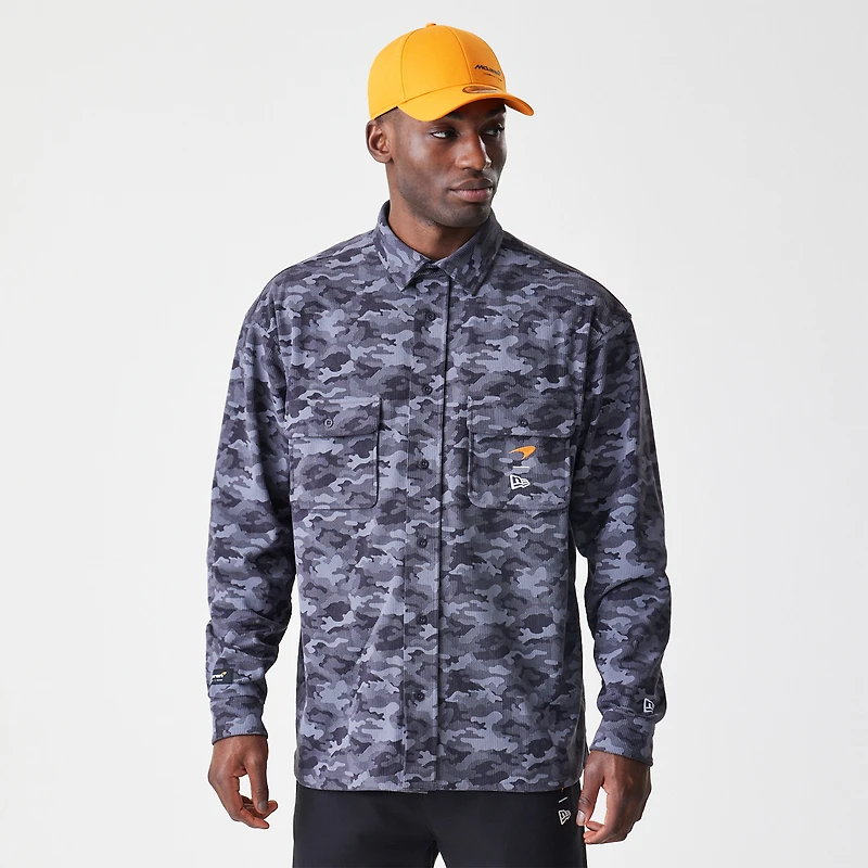 Chemise boutonnée camouflage graphite McLaren F1 Team New Era pour homme