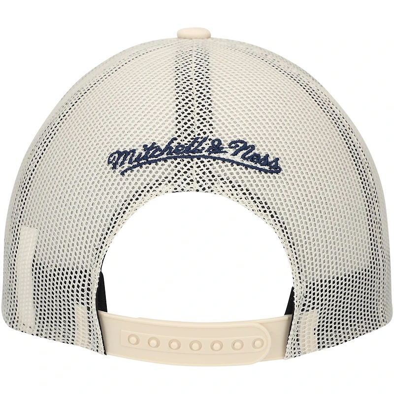 Casquette réglable de camionneur crème Memphis Grizzlies Mitchell & Ness pour hommes
