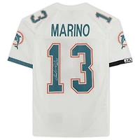 Maillot authentique blanc autographié par Dan Marino des Miami Dolphins avec inscription « HOF 05 » de Mitchell & Ness