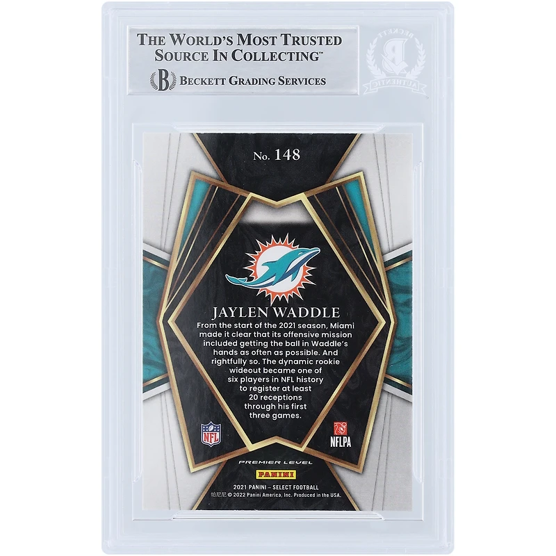 Jaylen Waddle Miami Dolphins Autographié 2021 Panini Select Premier Level #148 Beckett Fanatics Witnessed Rookie Card avec l'inscription "Fins Up"