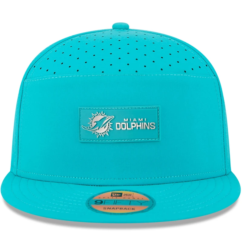 Men's New Era Aqua Miami Dolphins 2025 Sideline Split Panel 9FIFTY Snapback Hat