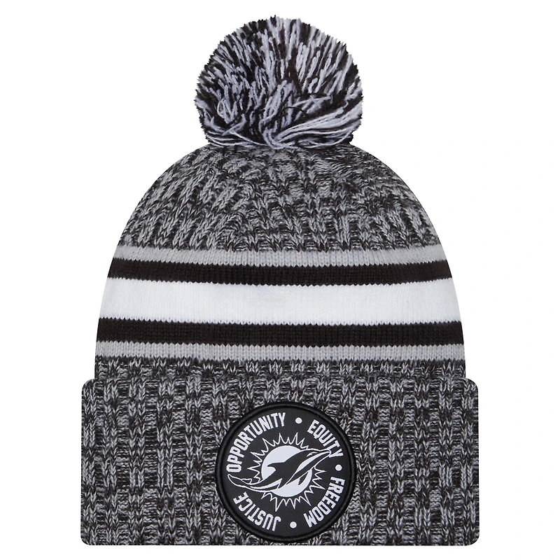 Bonnet en tricot à revers Inspire Change New Era noir pour hommes des Miami Dolphins avec pompon