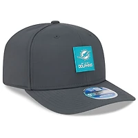 Casquette ajustable 9SEVENTY pour homme New Era, couleur charbon, Miami Dolphins 2025 Sideline